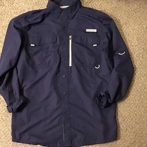 SOLD Men’s Realtree Fishing Shirt Size Small